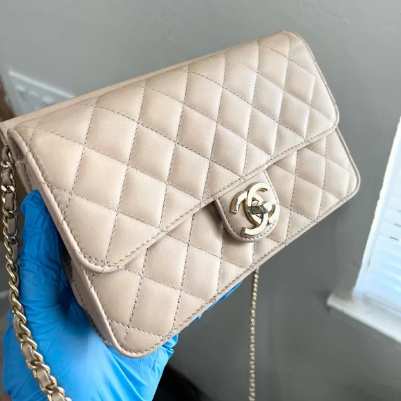 Chanel CC Flap Crossbody Bag - Picture 2 of 11